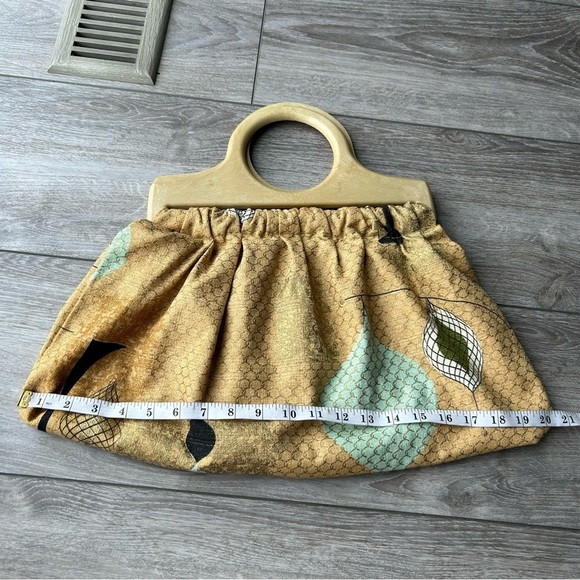 Elegant Beige Patterned Handbag - Picture 10 of 10